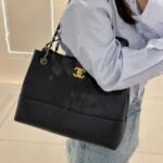 Chanel 25A Hobo Bag Gold Tone Hardware Black 28Cm - Image 9