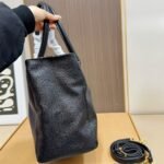 Chanel Executive Cerf Tote Gold Tone In Black Leather 36Cm - Image 6