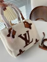 Louis Vuitton Speedy Bandouliere Monogram Teddy Fleece 25 White 25Cm - Image 6
