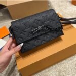 Louis Vuitton Steamer Wearable Wallet Monogram Taurillon Black 17Cm M81746 - Image 7