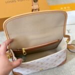 Louis Vuitton Diane Monogram Cream Beige 25Cm - Image 5