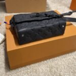 Louis Vuitton Steamer Wearable Wallet Monogram Taurillon Black 17Cm M81746 - Image 4