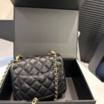 Chanel Mini Flap Bag Shiny Imitation Pearls And Gold Tone Metal Black 17Cm - Image 5