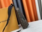 Louis Vuitton Louis Vuitton Avenue Slingbag Monogram Brown 31Cm M45897 - Image 5