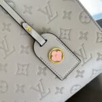 Louis Vuitton On The Go MM Grey 35Cm - Image 6