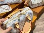 Louis Vuitton Speedy Bandoulière 20 Multicolor Beige 20Cm M24709 - Image 7