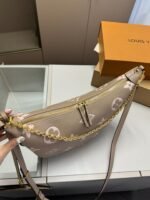 Louis Vuitton Loop Hobo Dove Gray 32Cm M46738 - Image 9