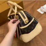 Louis Vuitton Berkeley Monogram Canvas Brown 32Cm M50208 - Image 6