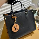 Louis Vuitton Onthego MM Wilde At Heart Black 35Cm M58522 - Image 5