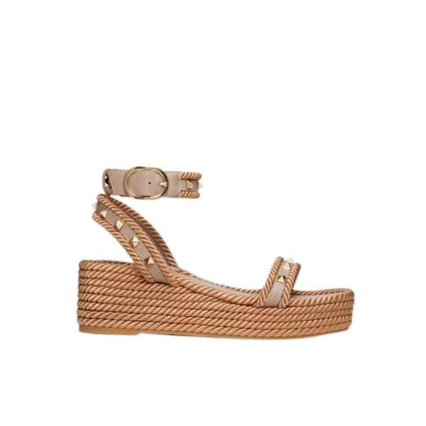 xr:d:DAFlMSI9RwU:59,j:5733475077989295278,t:23060804 VALENTINO ROCKSTUD FLATFORM SANDAL IN BEIGE 2W2S0GI3BAEP45 - Image 1