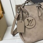 Louis Vuitton Beaubourg Hobo MM Galet Gray 32Cm M56084 - Image 10