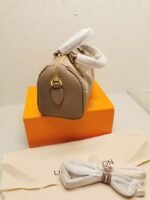 Louis Vuitton Speedy Bandoulière 20 Tourterelle Gray 20Cm M46575 - Image 3